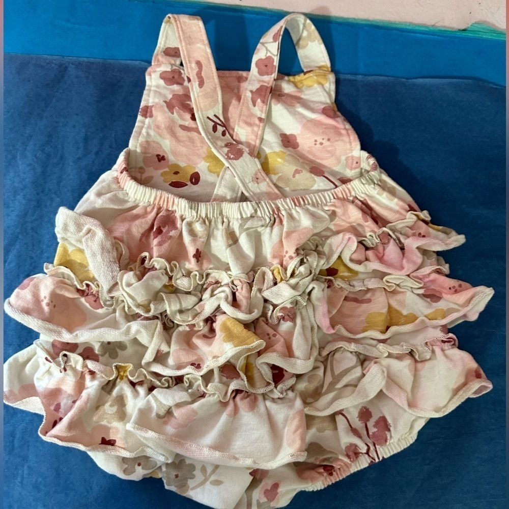 Carter’s romper - Picture 3 of 3